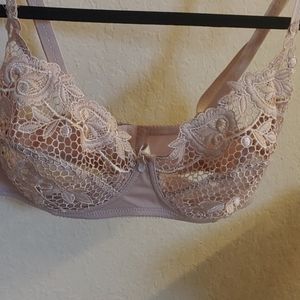 Delta Burke Bra